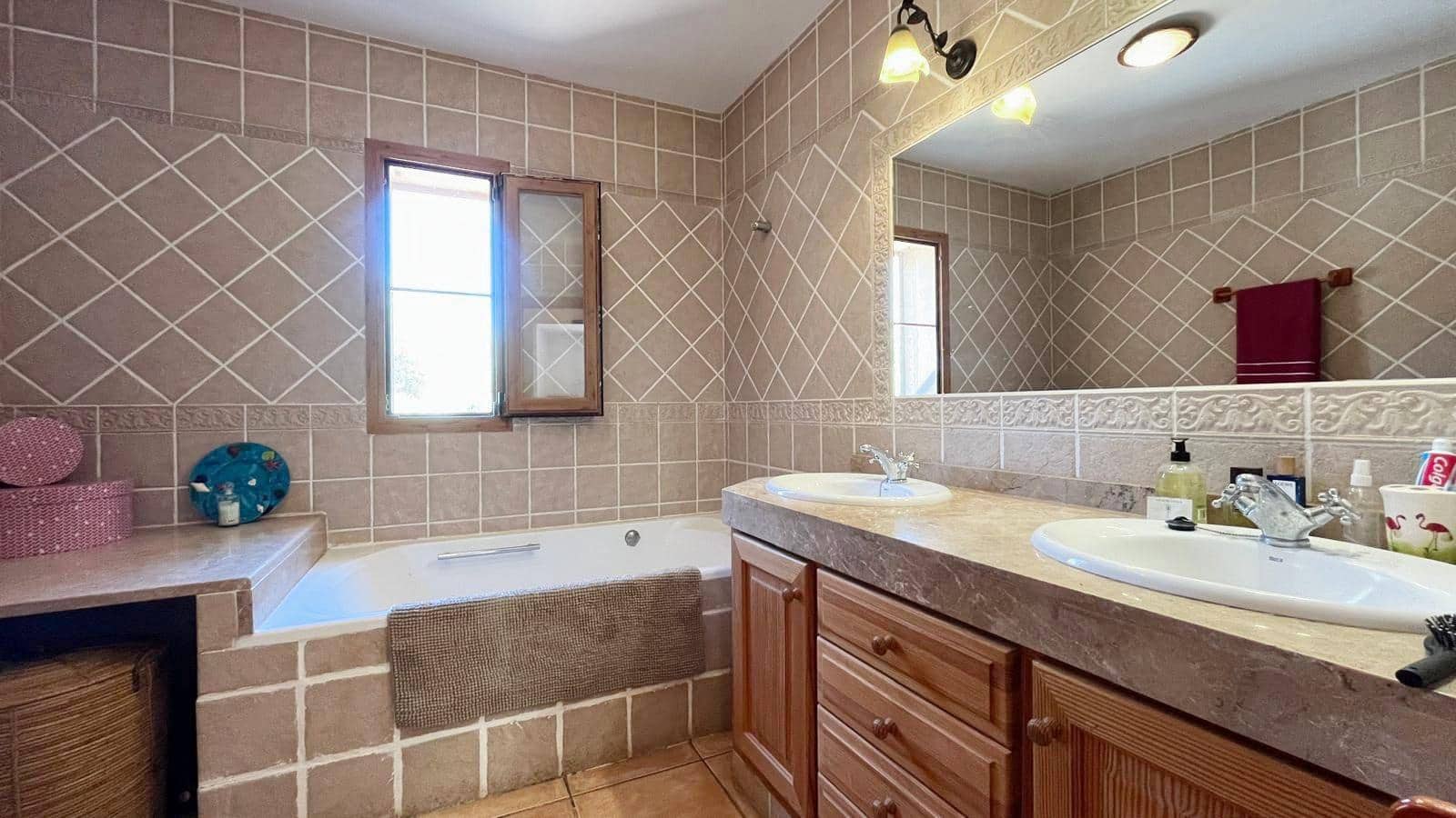 3 makuuhuone Maalaistalo myytävänä paikassa Llucmajor mukana uima-altaan 
autotalli - 1 300 000 € (Ref: 8377597)