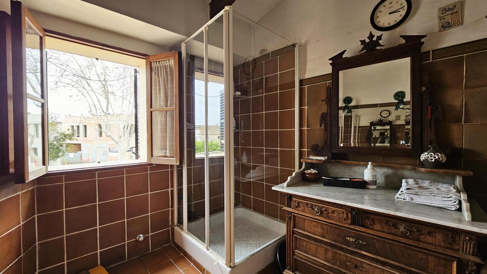 6 bedroom Villa for sale in Palma de Mallorca with garage - € 870,000 (Ref: 8841126)