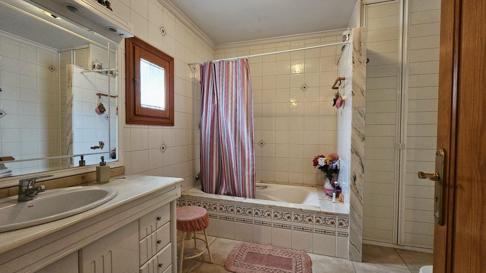 6 bedroom Villa for sale in Palma de Mallorca with garage - € 870,000 (Ref: 8841126)