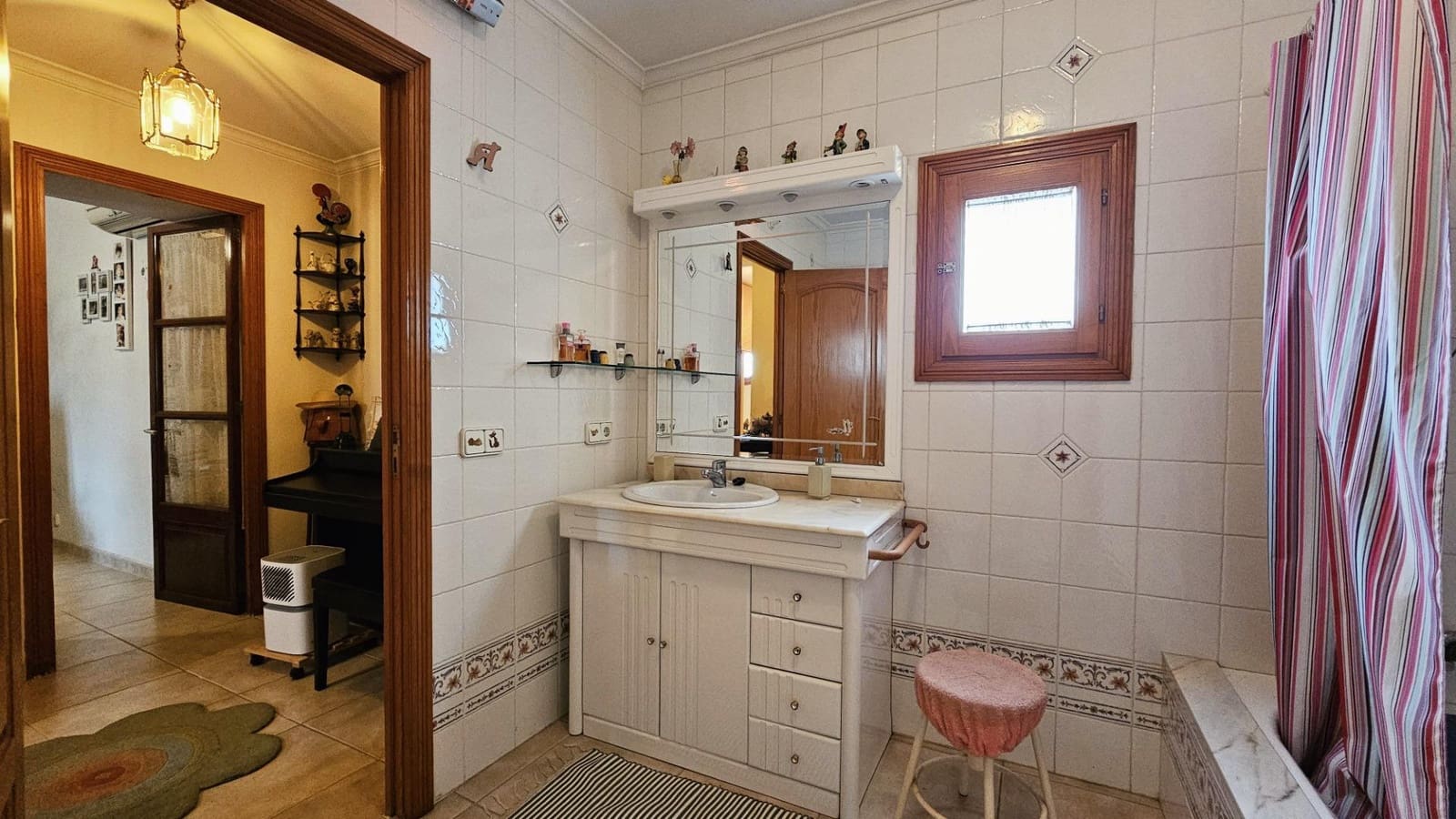 6 bedroom Villa for sale in Palma de Mallorca with garage - € 870,000 (Ref: 8841126)