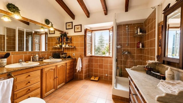Chalet de 6 habitaciones en Palma de Mallorca en venta con garaje - 850.000 € (Ref: 8841126)