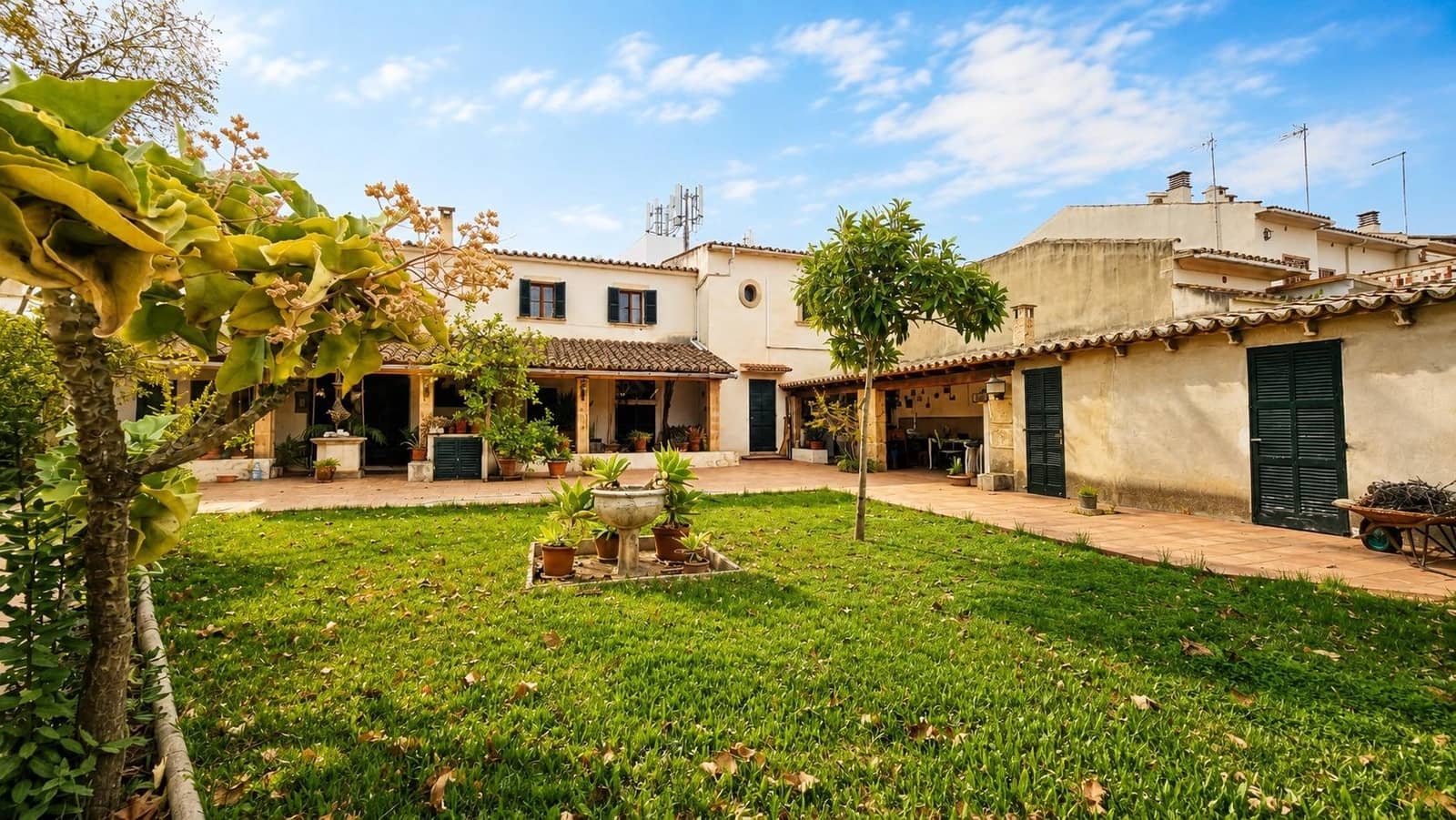 6 soverom Villa til salgs i Palma de Mallorca med garasje - € 850 000 (Ref: 8841126)