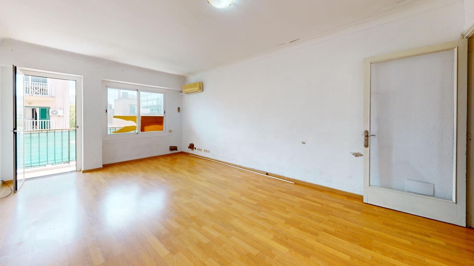 3 bedroom Flat for sale in Palma de Mallorca - € 280,000 (Ref: 9195715)