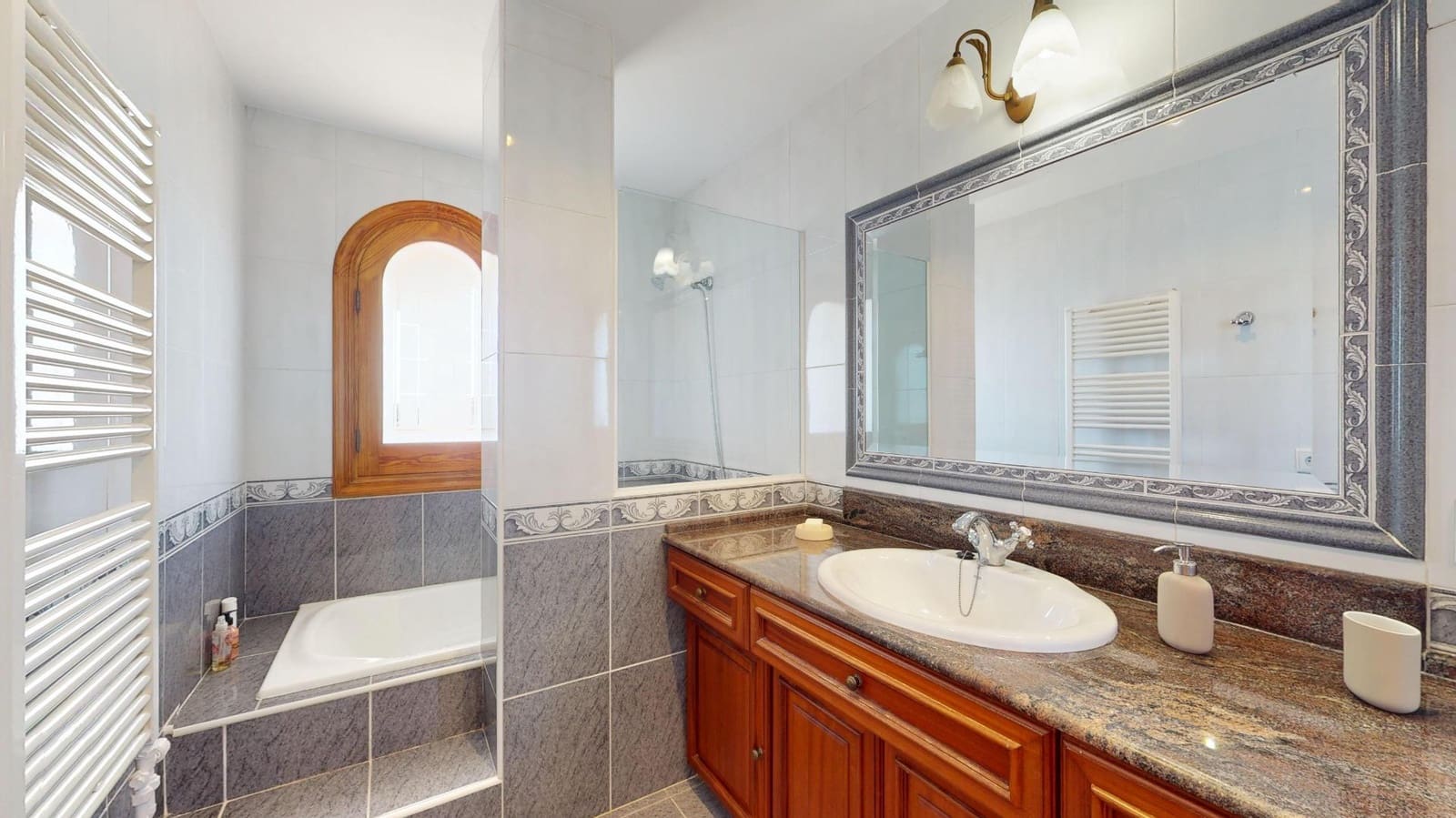 4 soverom Kjedet enebolig til salgs i Marratxi med svømmebasseng garasje - € 895 000 (Ref: 9262737)