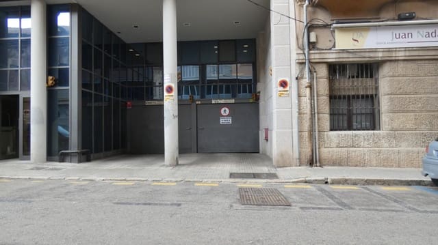 Garasje til leie i Plaça dels Patins, Palma de Mallorca - € 175 (Ref: 9301190)