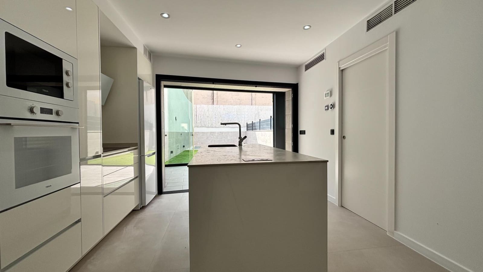 3 bedroom Terraced Villa for sale in Palma de Mallorca with pool - € 745,000 (Ref: 9317971)