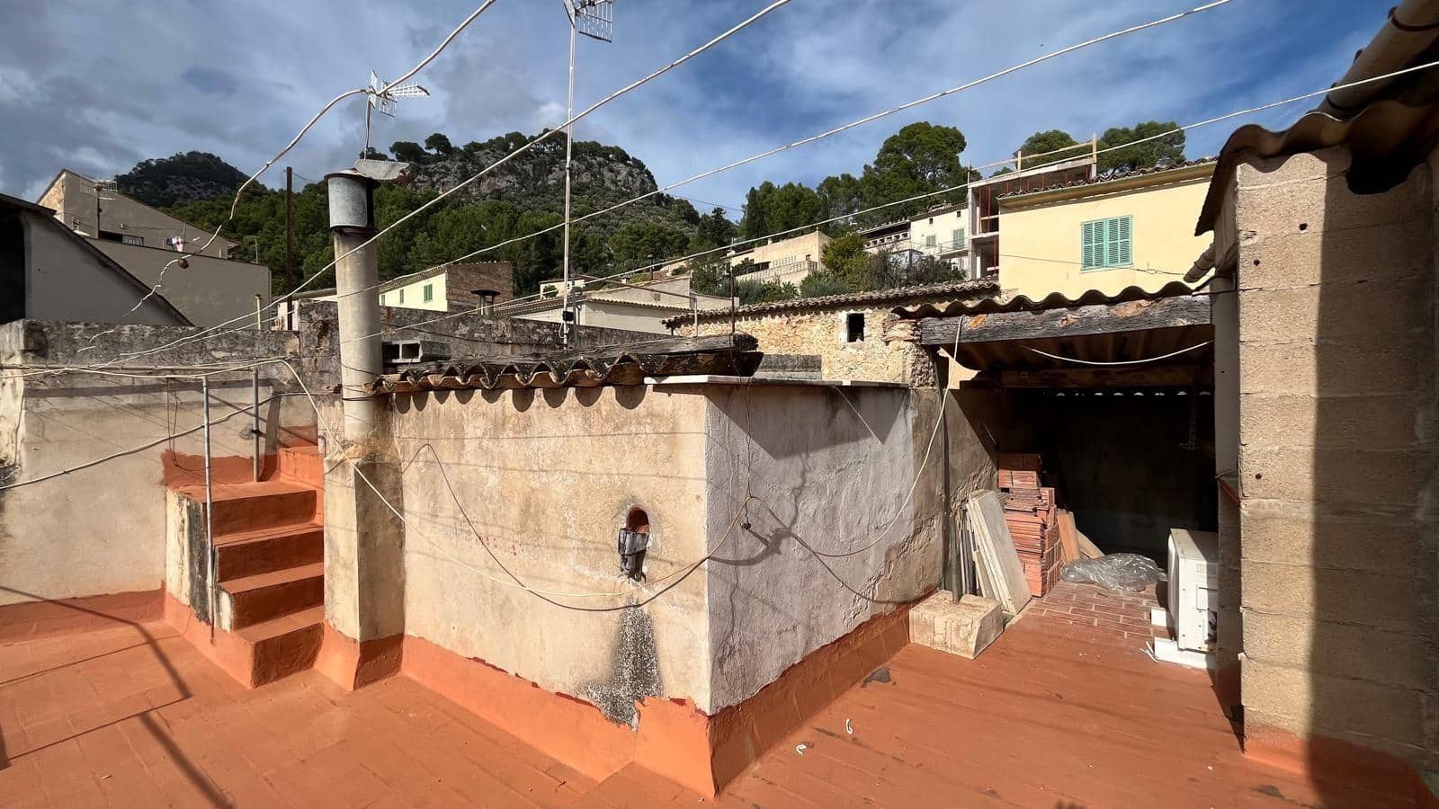 4 bedroom Townhouse for sale in Caimari with garage - € 425,000 (Ref: 9335142)