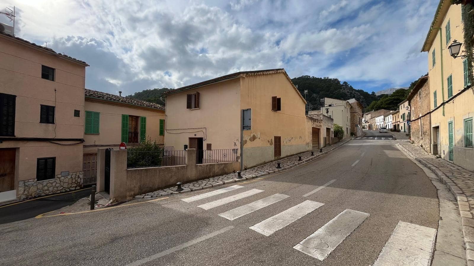 4 bedroom Townhouse for sale in Caimari with garage - € 425,000 (Ref: 9335142)