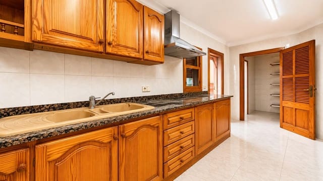 4 soveværelse Byhus til salg i Caimari, Selva med garage - € 399.000 (Ref: 9335142)