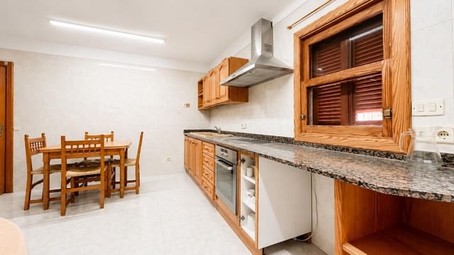 4 soveværelse Byhus til salg i Caimari, Selva med garage - € 399.000 (Ref: 9335142)