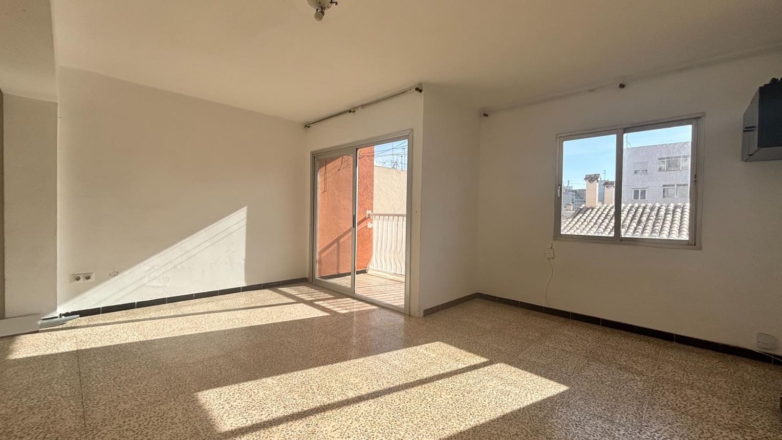 3 bedroom Flat for sale in Palma de Mallorca - € 350,000 (Ref: 9530814)