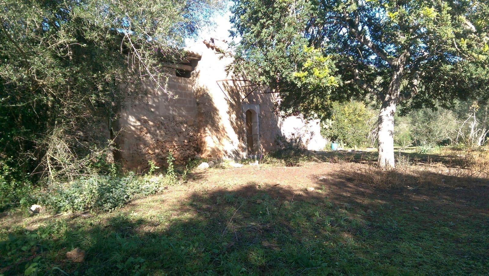 Grunde uden byggetilladelser til salg i Llubi - € 175.000 (Ref: 9551837)