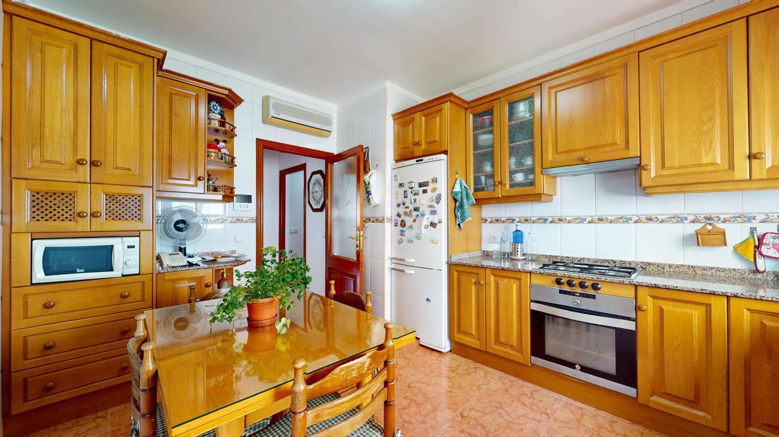 4 bedroom Villa for sale in Palma de Mallorca with garage - € 795,000 (Ref: 9634470)