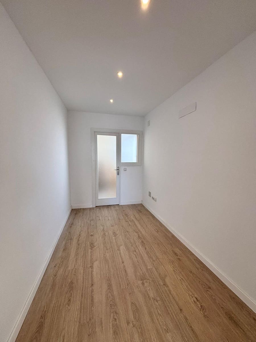 4 bedroom Flat for sale in Palma de Mallorca - € 599,000 (Ref: 9637739)