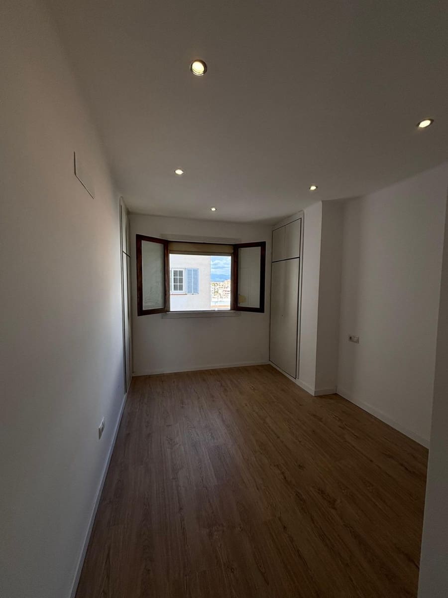 4 bedroom Flat for sale in Palma de Mallorca - € 599,000 (Ref: 9637739)