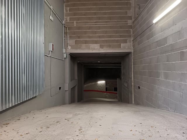 Garage for rent in Santa Catalina, Palma de Mallorca - € 150 (Ref: 9637740)