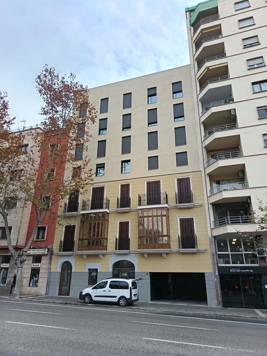 2 bedroom Flat for sale in Palma de Mallorca with garage - € 695,000 (Ref: 9720119)