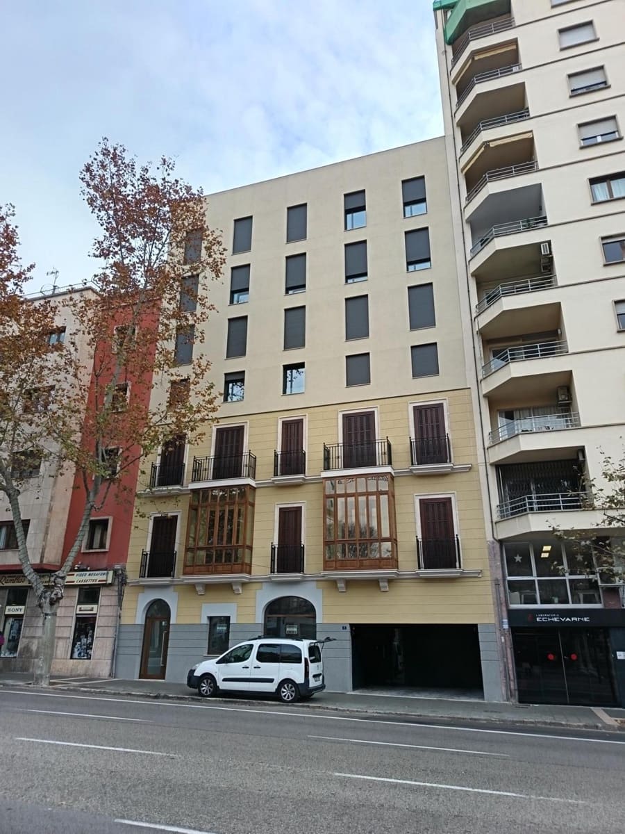 2 bedroom Flat for sale in Palma de Mallorca with garage - € 695,000 (Ref: 9720119)