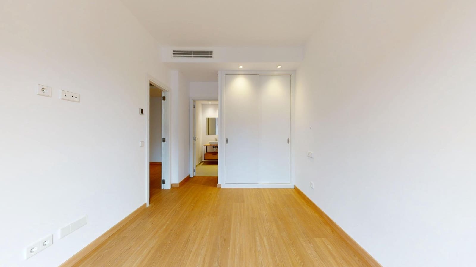 2 bedroom Flat for sale in Palma de Mallorca with garage - € 695,000 (Ref: 9720119)