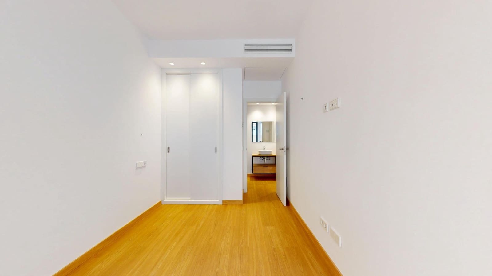 2 bedroom Flat for sale in Palma de Mallorca with garage - € 695,000 (Ref: 9720119)