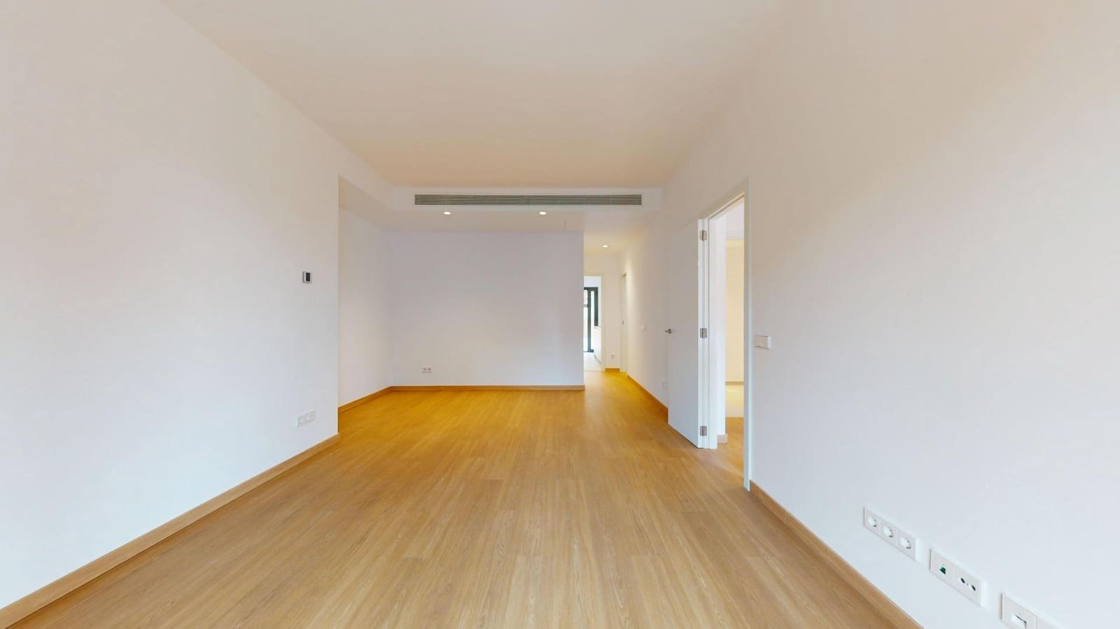 2 bedroom Flat for sale in Palma de Mallorca with garage - € 695,000 (Ref: 9720119)