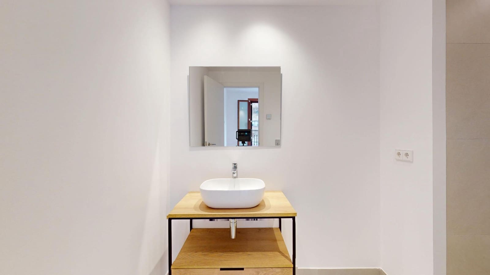 2 bedroom Flat for sale in Palma de Mallorca with garage - € 695,000 (Ref: 9720119)