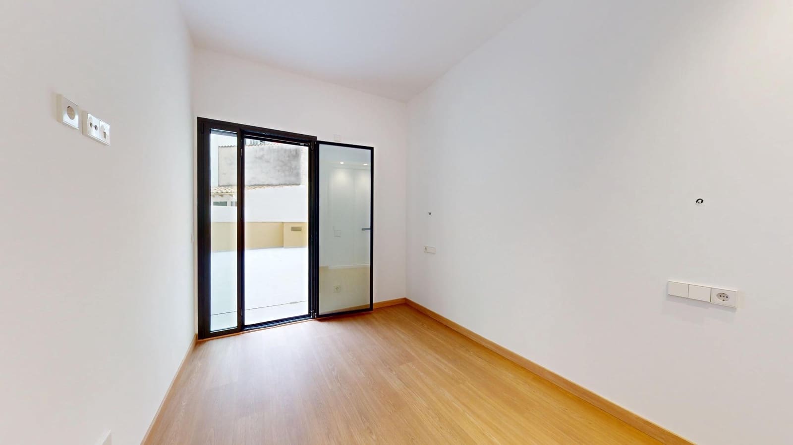 2 bedroom Flat for sale in Palma de Mallorca with garage - € 695,000 (Ref: 9720119)