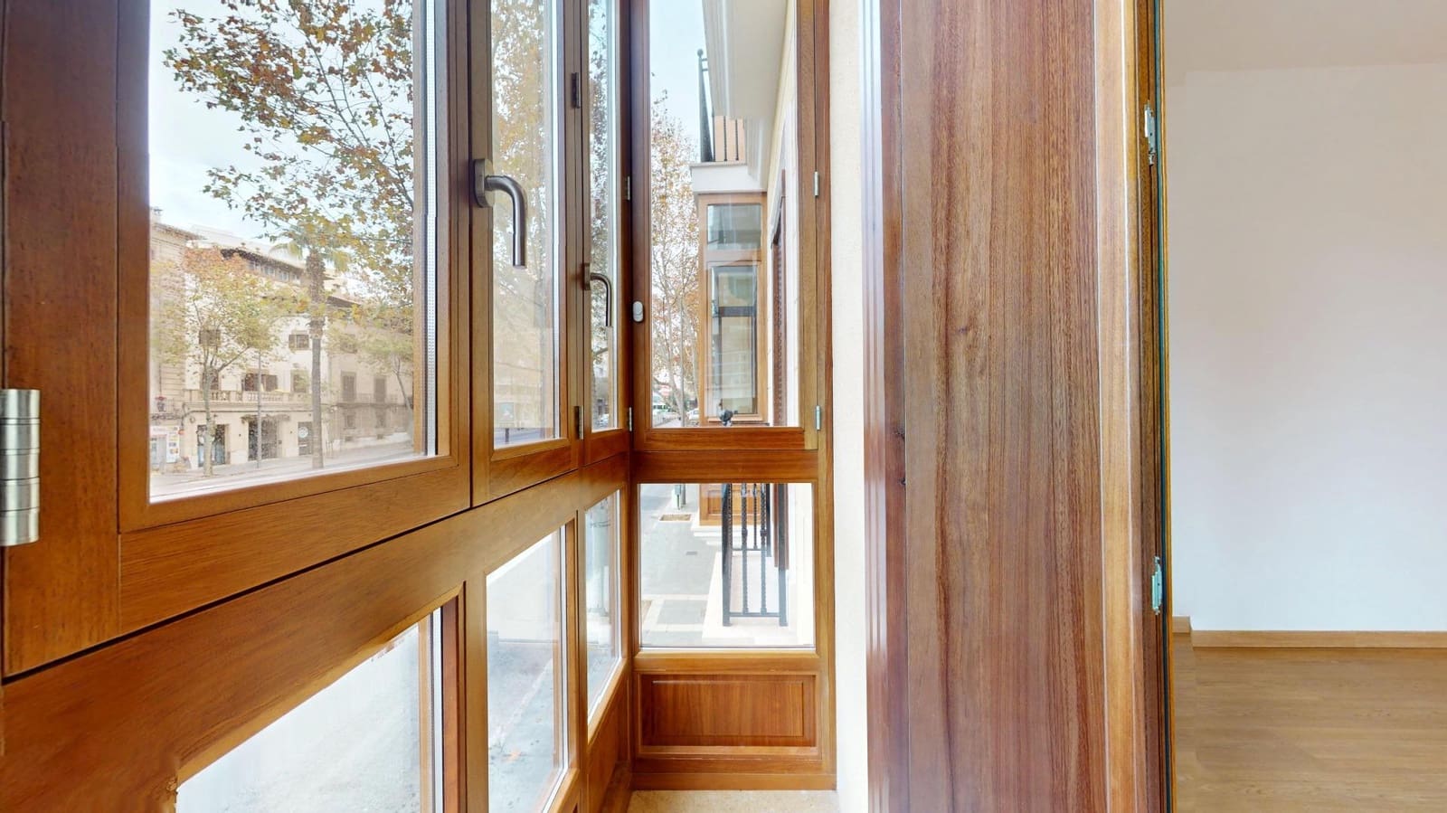 2 bedroom Flat for sale in Palma de Mallorca with garage - € 695,000 (Ref: 9720119)