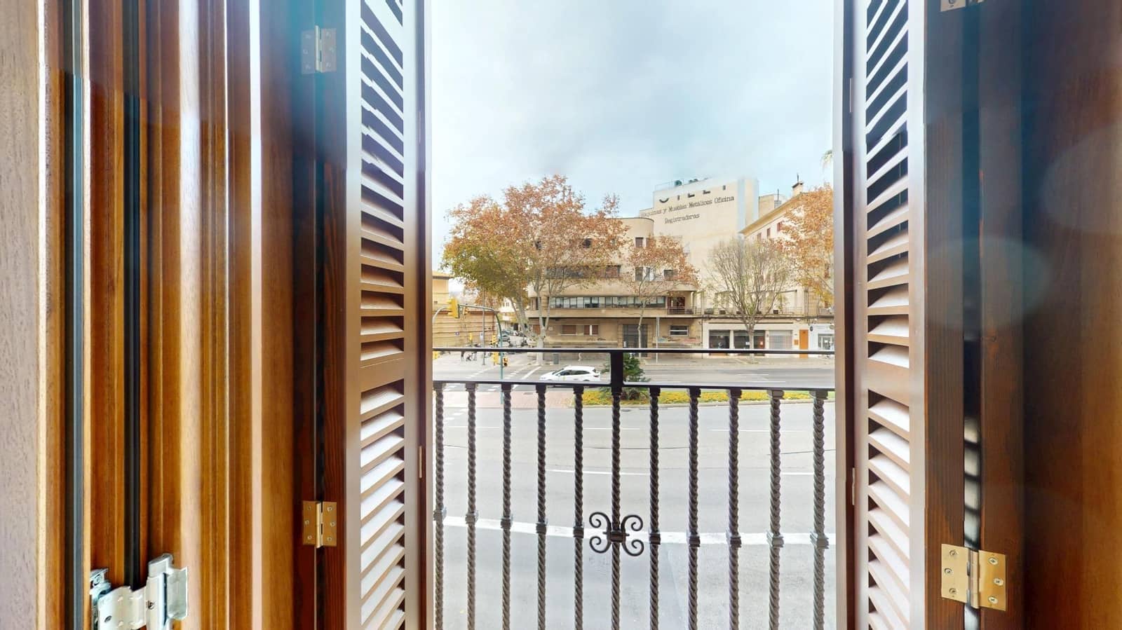 2 bedroom Flat for sale in Palma de Mallorca with garage - € 695,000 (Ref: 9720119)