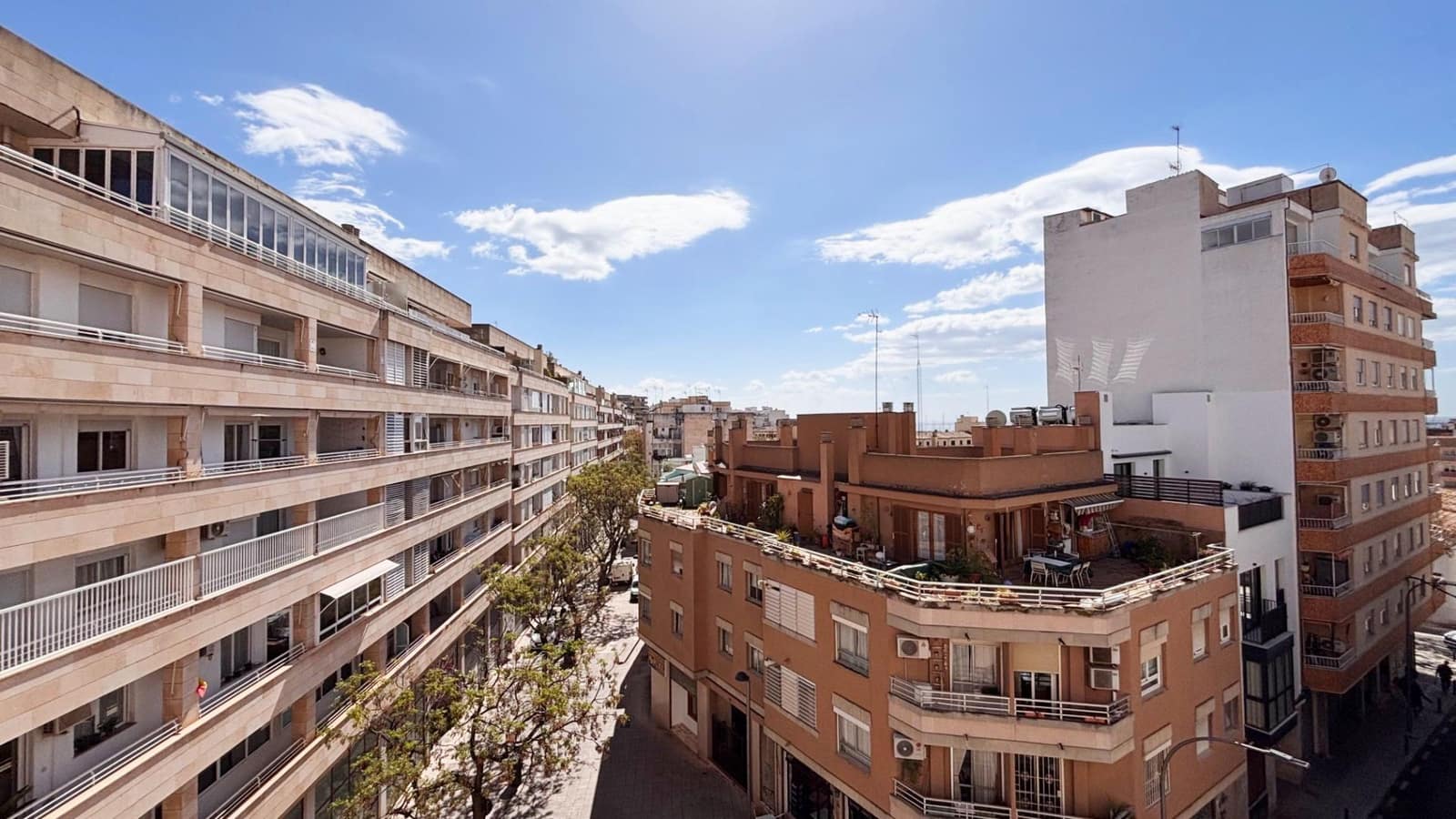 3 bedroom Flat for sale in Palma de Mallorca with garage - € 425,000 (Ref: 9752166)