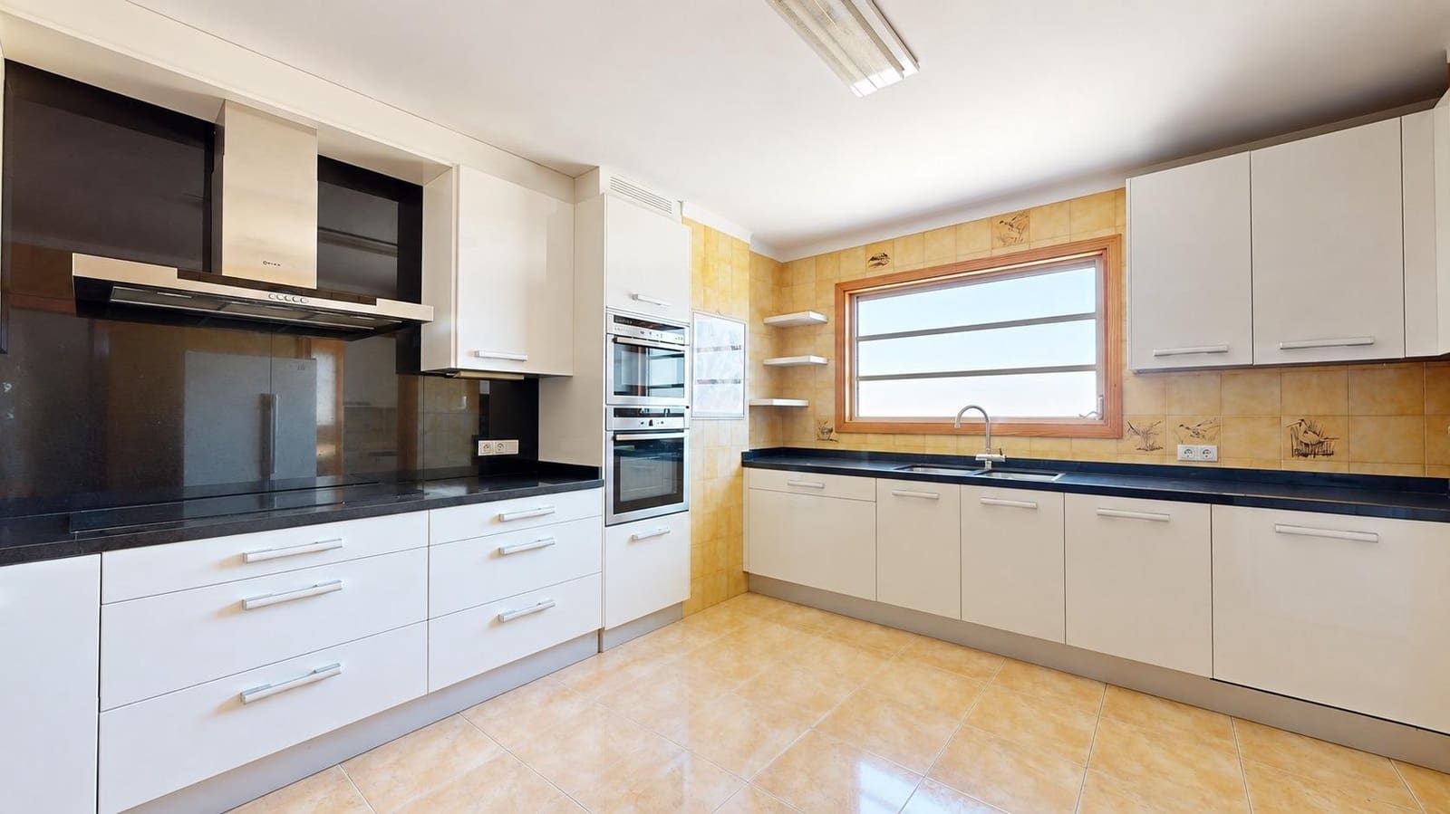 5 bedroom Flat for sale in Palma de Mallorca with garage - € 1,295,000 (Ref: 9812265)
