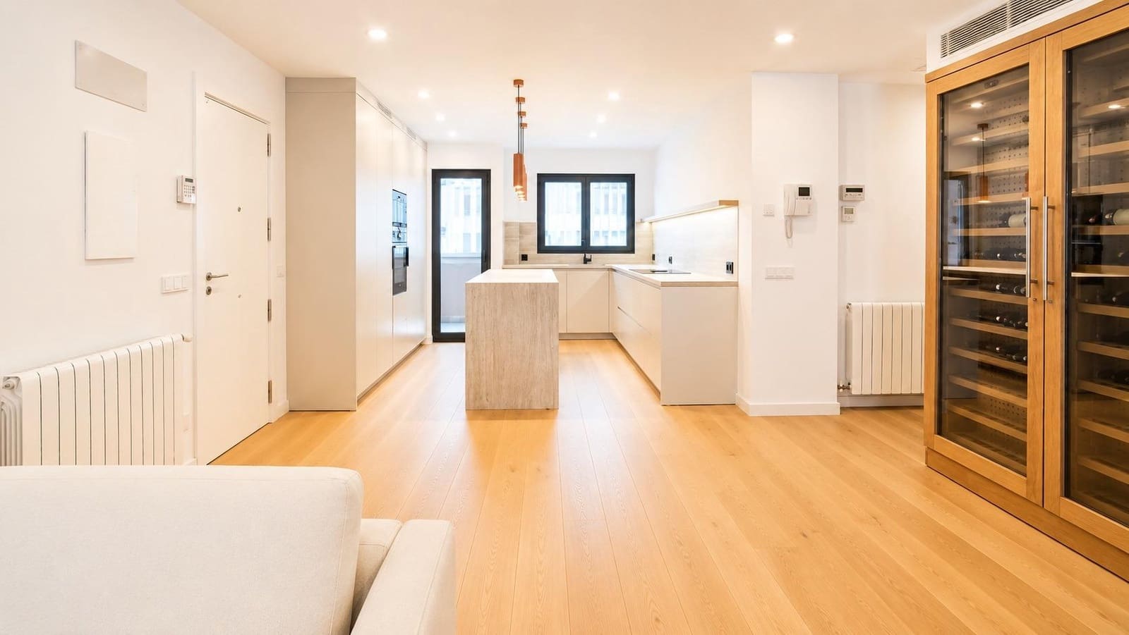 3 bedroom Flat for sale in Palma de Mallorca with garage - € 1,595,000 (Ref: 9843663)
