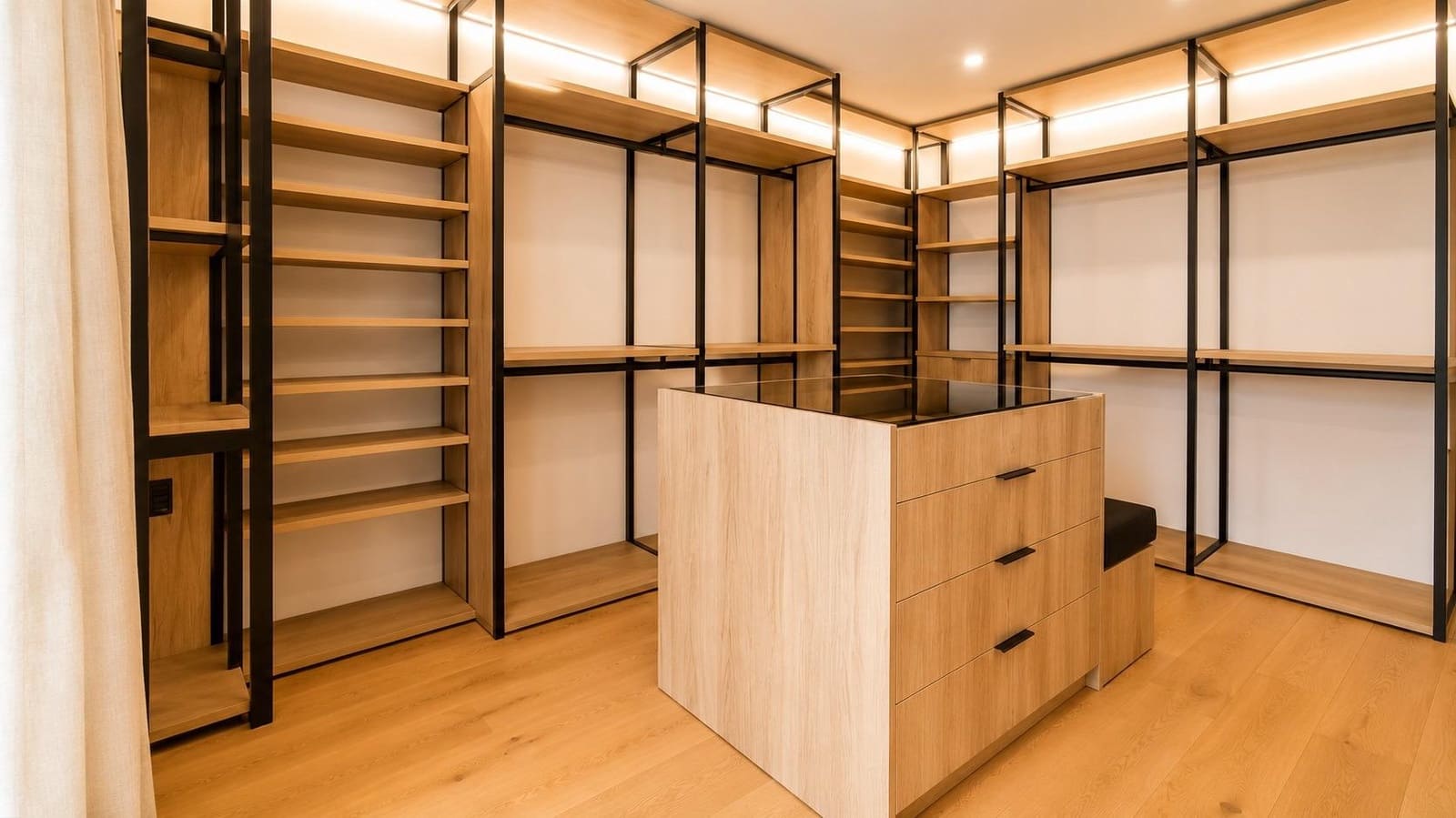 3 bedroom Flat for sale in Palma de Mallorca with garage - € 1,595,000 (Ref: 9843663)