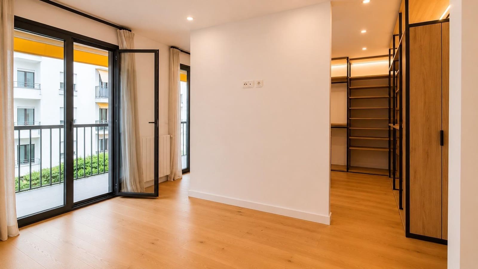 3 bedroom Flat for sale in Palma de Mallorca with garage - € 1,595,000 (Ref: 9843663)