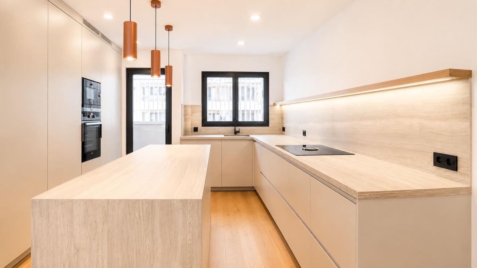 3 bedroom Flat for sale in Palma de Mallorca with garage - € 1,595,000 (Ref: 9843663)