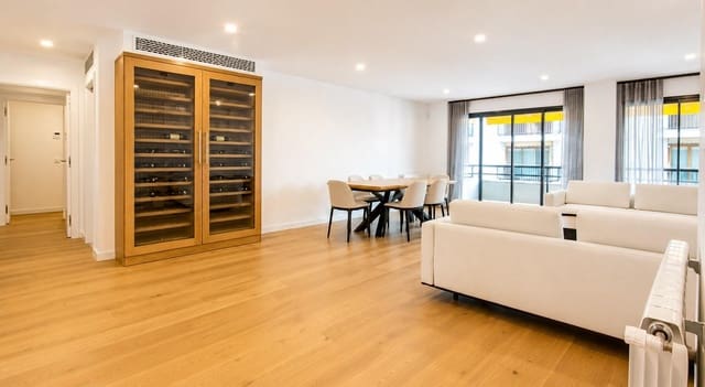 3 bedroom Flat for sale in Sant Jaume, Palma de Mallorca with garage - € 1,595,000 (Ref: 9843663)