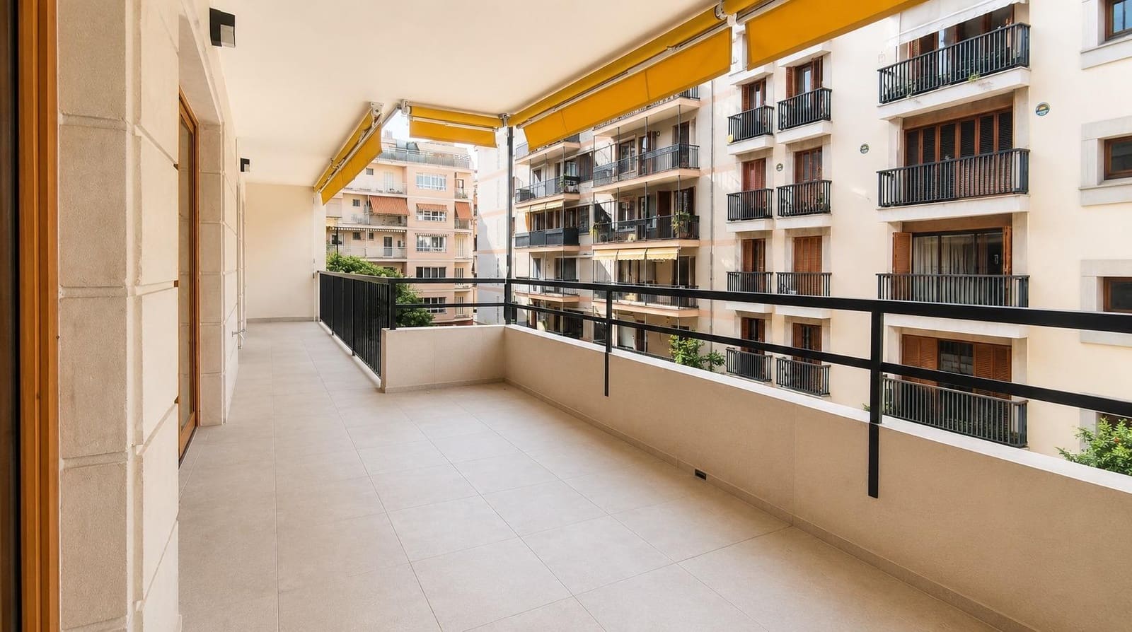 3 bedroom Flat for sale in Palma de Mallorca with garage - € 1,595,000 (Ref: 9843663)