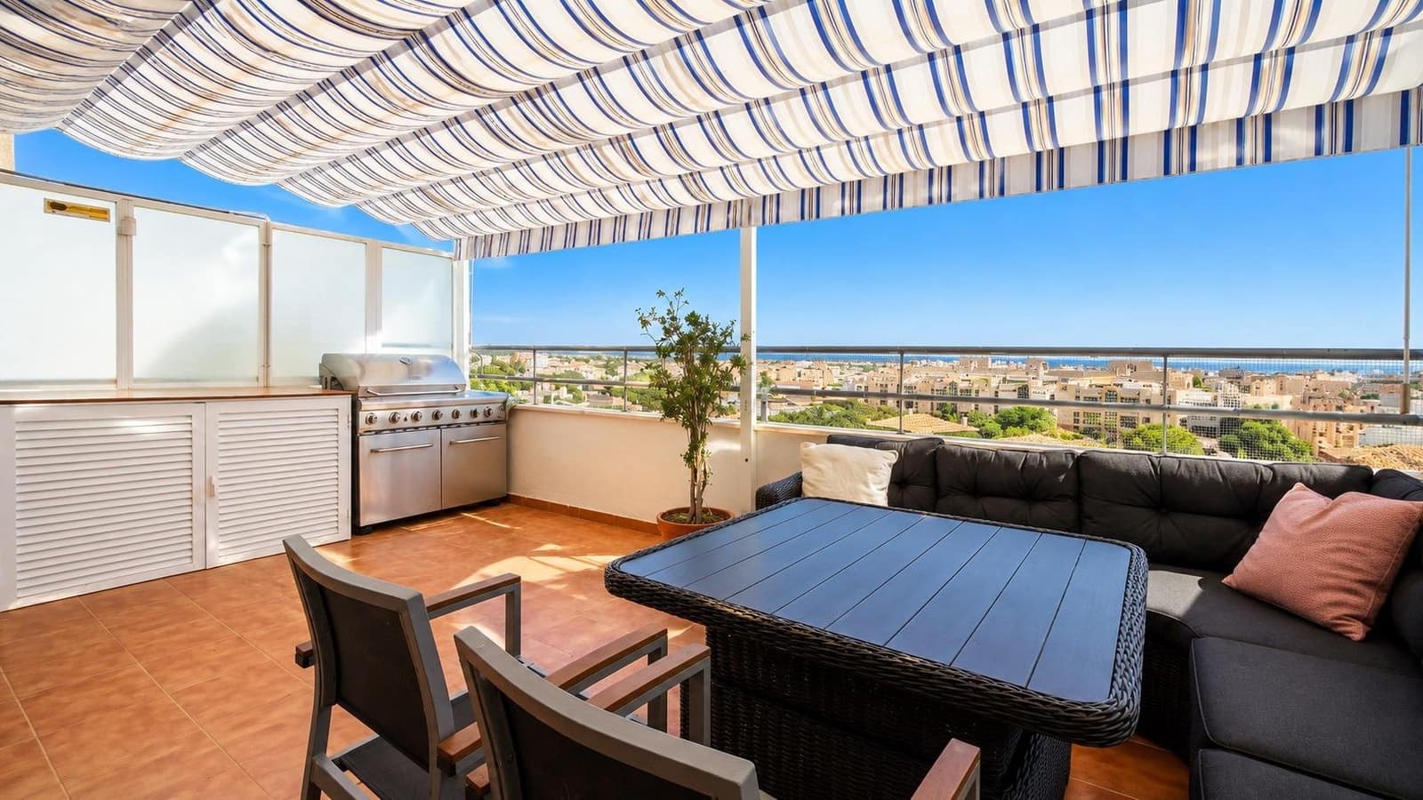 3 bedroom Penthouse for sale in Palma de Mallorca with garage - € 549,000 (Ref: 9929507)