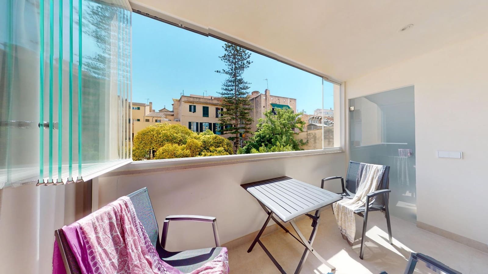 2 bedroom Flat for sale in Palma de Mallorca with garage - € 865,000 (Ref: 9929508)
