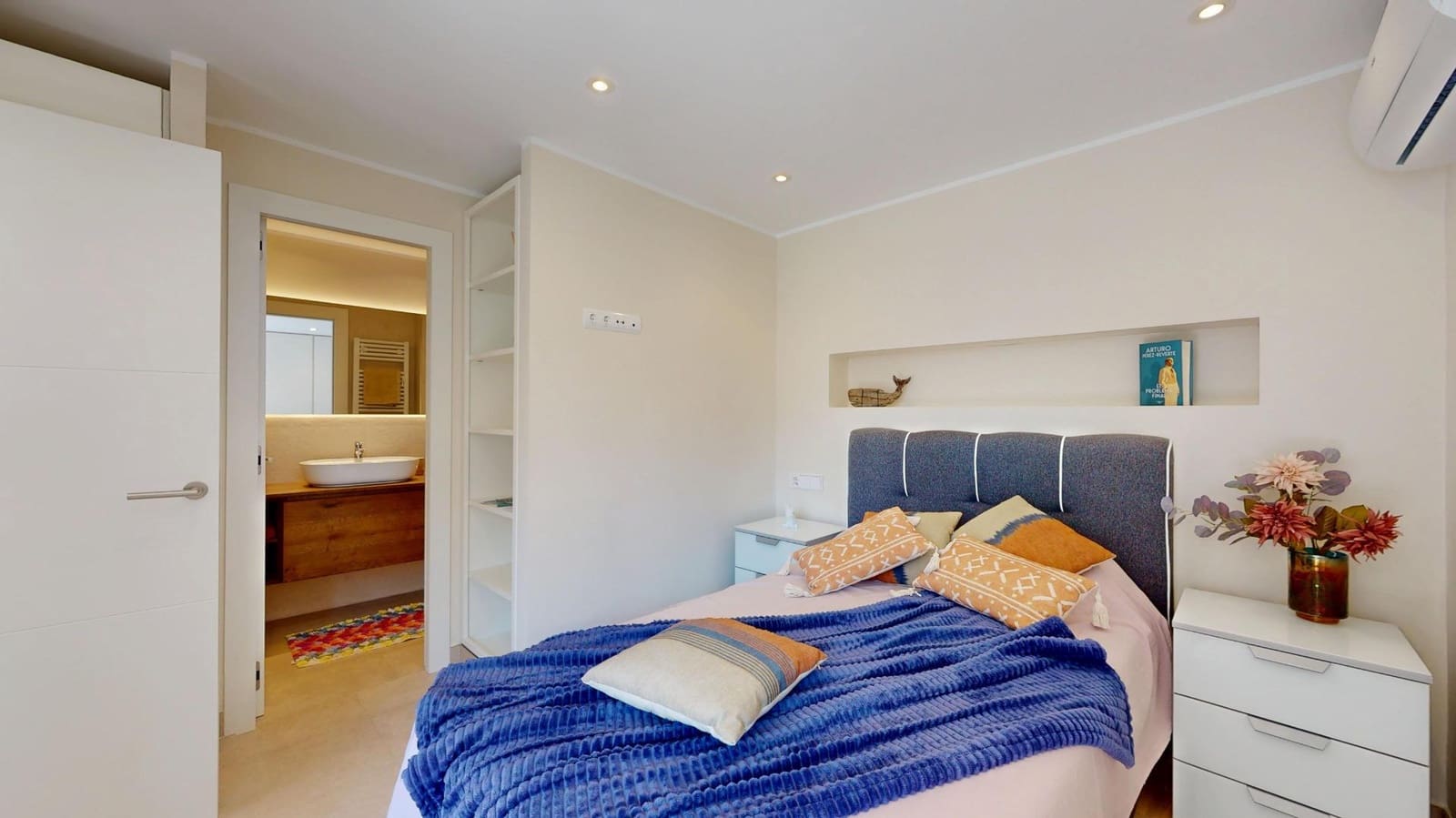 2 bedroom Flat for sale in Palma de Mallorca with garage - € 865,000 (Ref: 9929508)