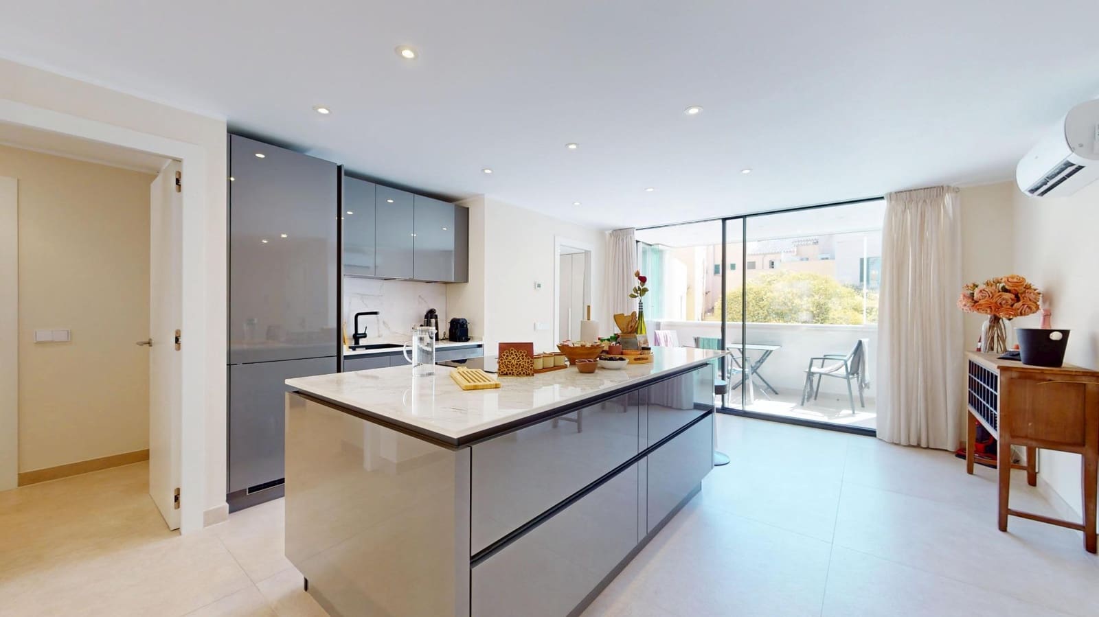 2 bedroom Flat for sale in Palma de Mallorca with garage - € 865,000 (Ref: 9929508)