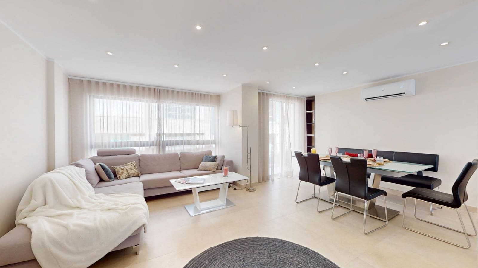 2 bedroom Flat for sale in Palma de Mallorca with garage - € 865,000 (Ref: 9929508)