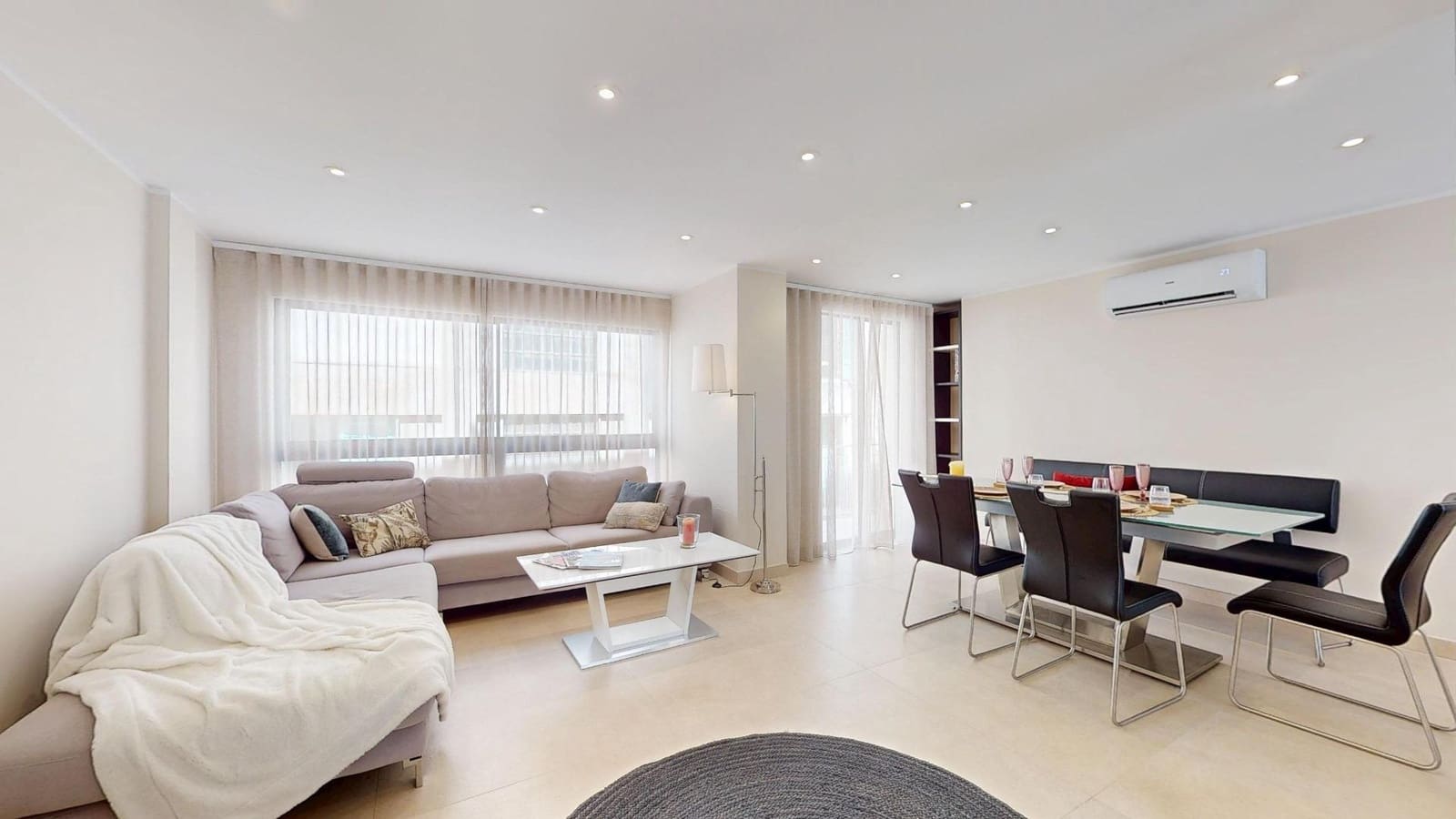 2 bedroom Flat for sale in Palma de Mallorca with garage - € 865,000 (Ref: 9929508)
