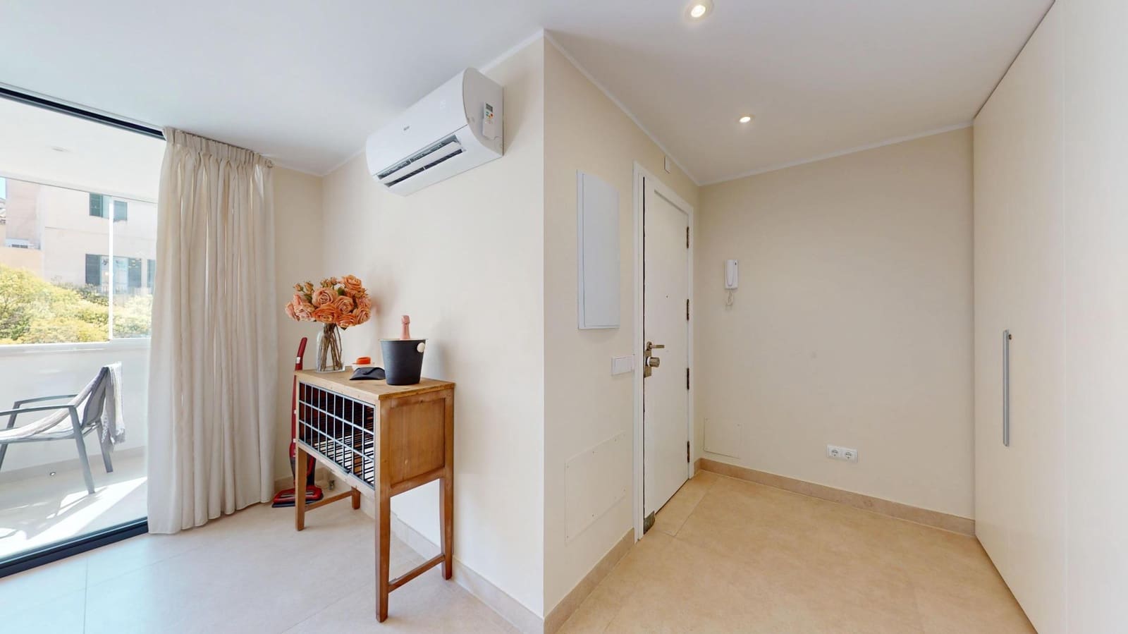 2 bedroom Flat for sale in Palma de Mallorca with garage - € 865,000 (Ref: 9929508)