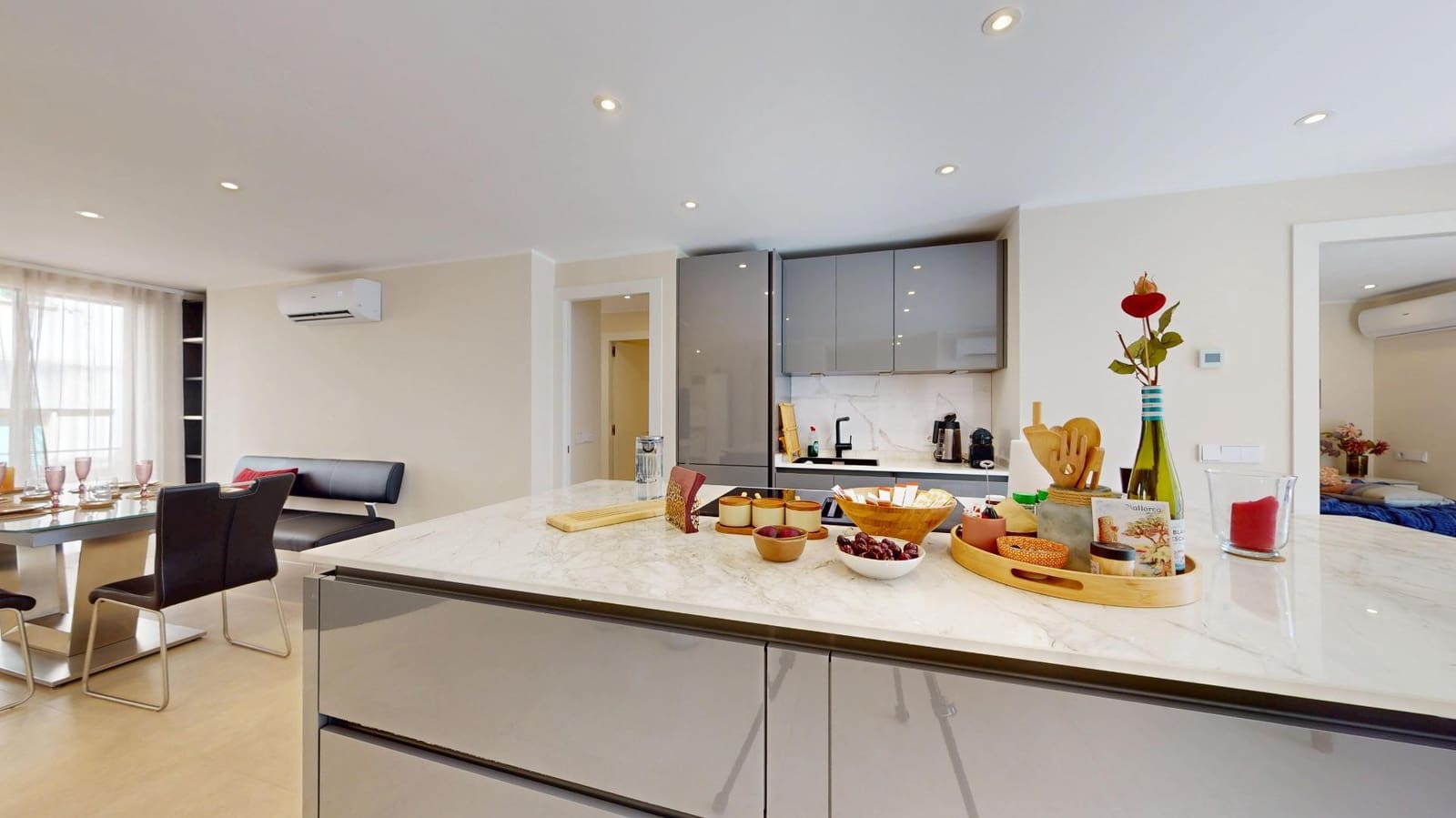 2 bedroom Flat for sale in Palma de Mallorca with garage - € 865,000 (Ref: 9929508)