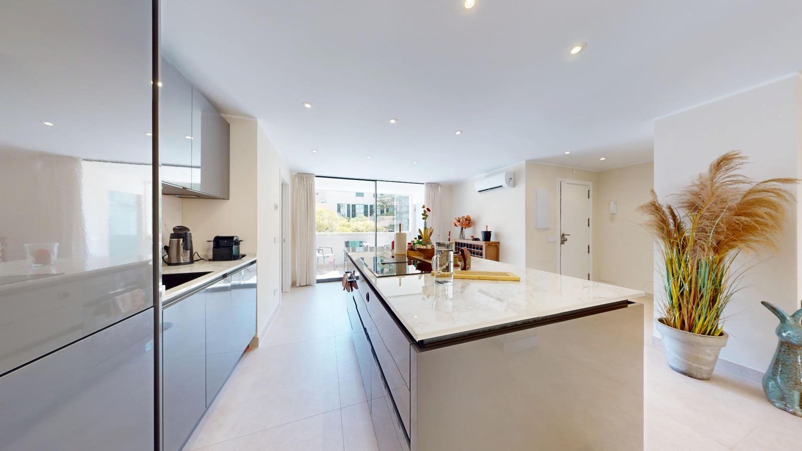 2 bedroom Flat for sale in Palma de Mallorca with garage - € 865,000 (Ref: 9929508)