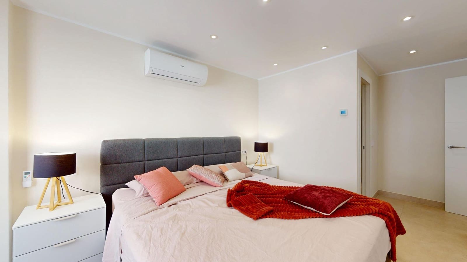 2 bedroom Flat for sale in Palma de Mallorca with garage - € 865,000 (Ref: 9929508)