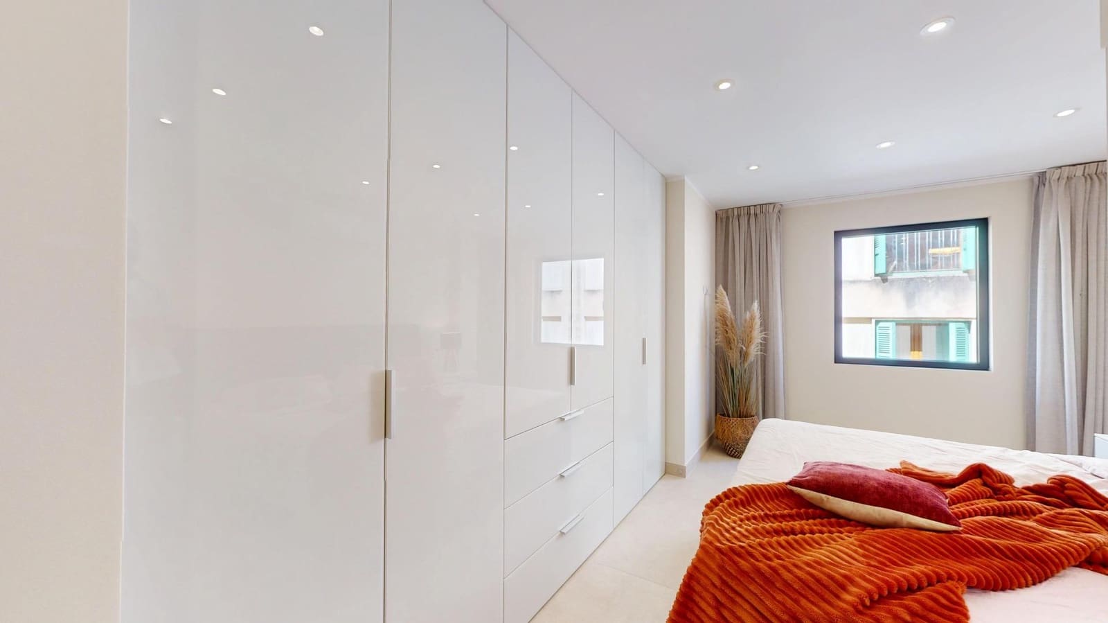 2 bedroom Flat for sale in Palma de Mallorca with garage - € 865,000 (Ref: 9929508)