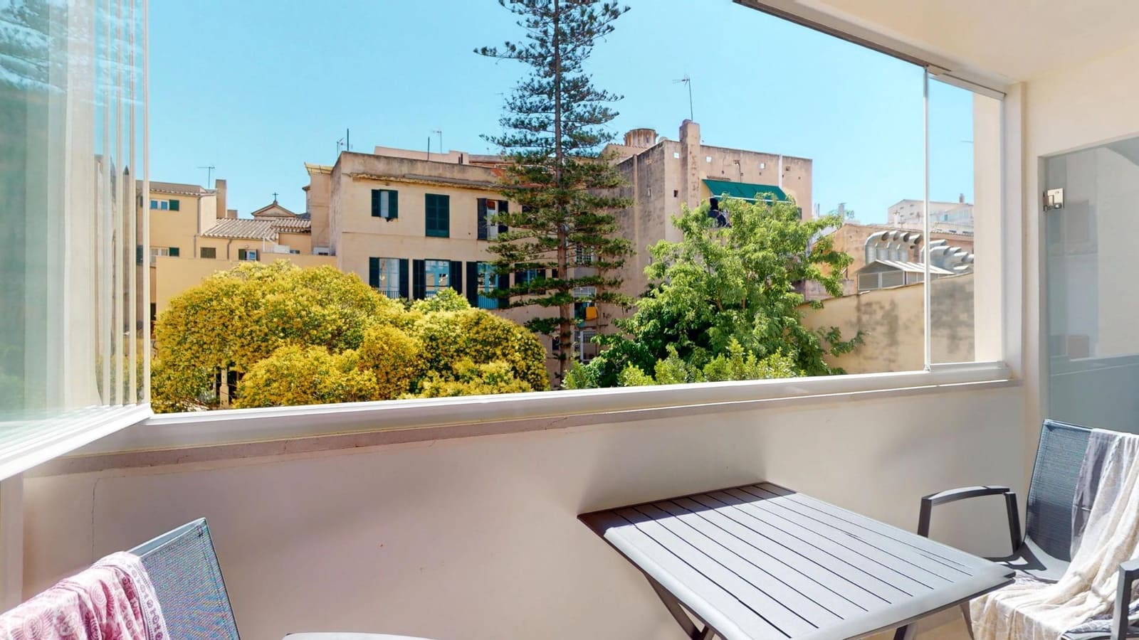 2 bedroom Flat for sale in Palma de Mallorca with garage - € 865,000 (Ref: 9929508)