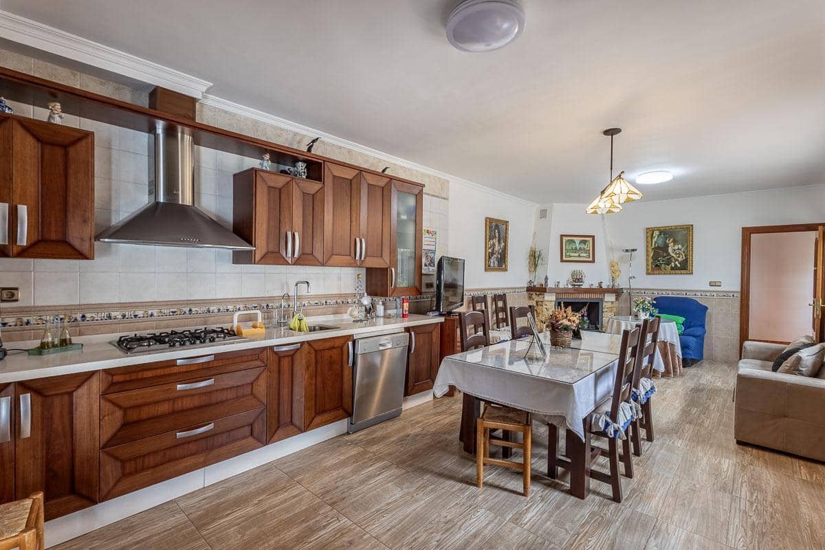 4 Zimmer Villa zu verkaufen in Santa Fe mit Garage - 360.000 € (Ref: 10004144)